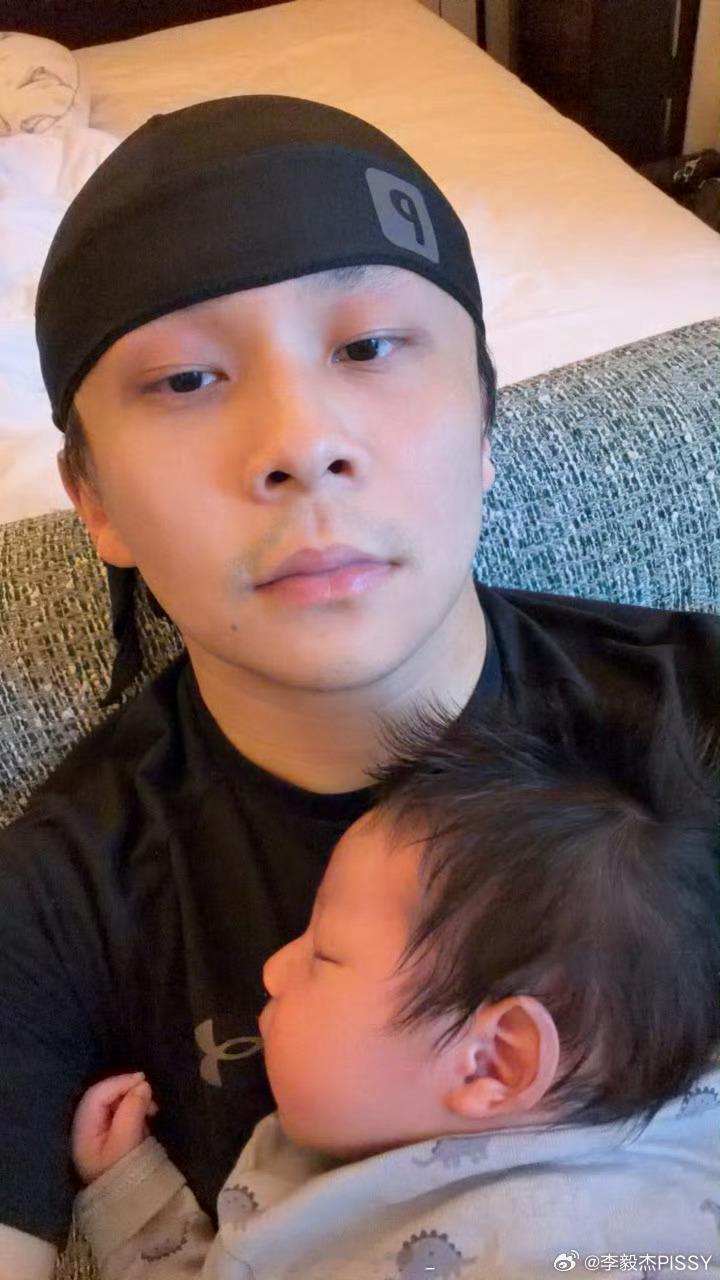 好兄弟！Jarstick和小精灵发文祝小李生日快乐！李毅杰pissy 生快