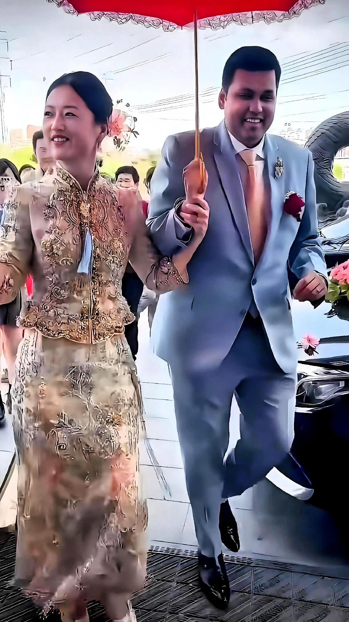 安徽姑娘远嫁印度壮汉，评论区吵翻天！背后真相让人唏嘘。

这两天，一对跨国夫妻刷