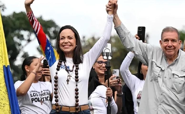 【特朗普这波操作太魔幻！抓总统、抢石油还否定反对派】
 
特朗普又整出“神奇操作