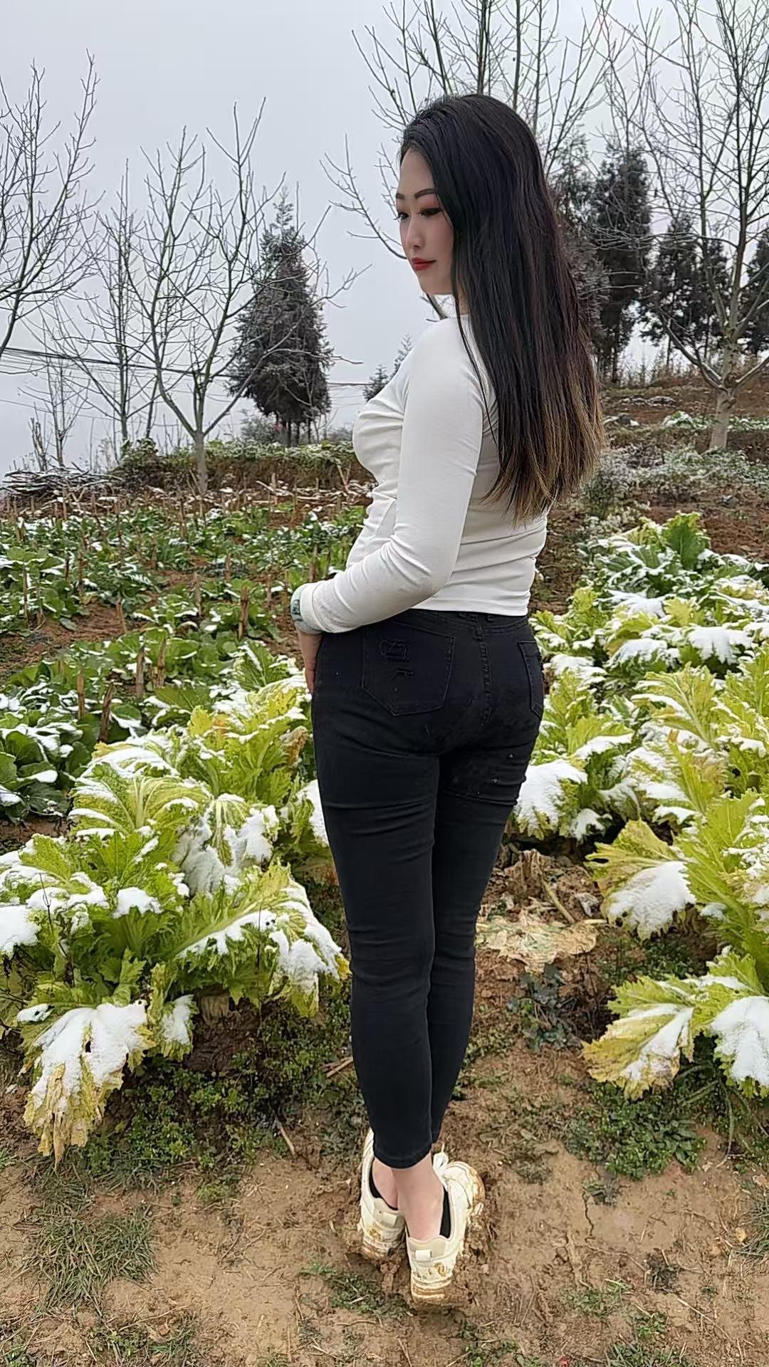 热门 感情 紧身牛仔裤 微胖女生