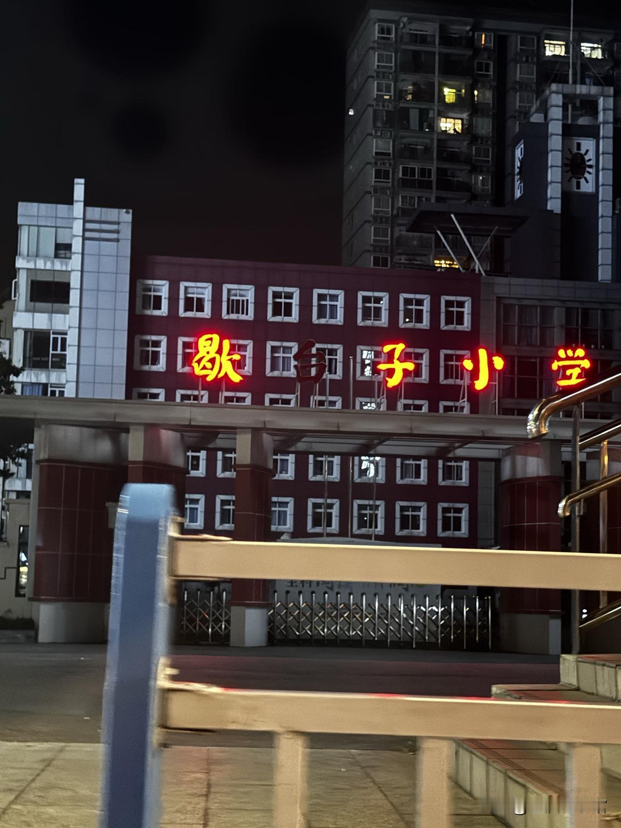 十年前的我，还总因为生活里的琐事和父母争吵，总觉得他们不够通透、不懂我的想法，甚