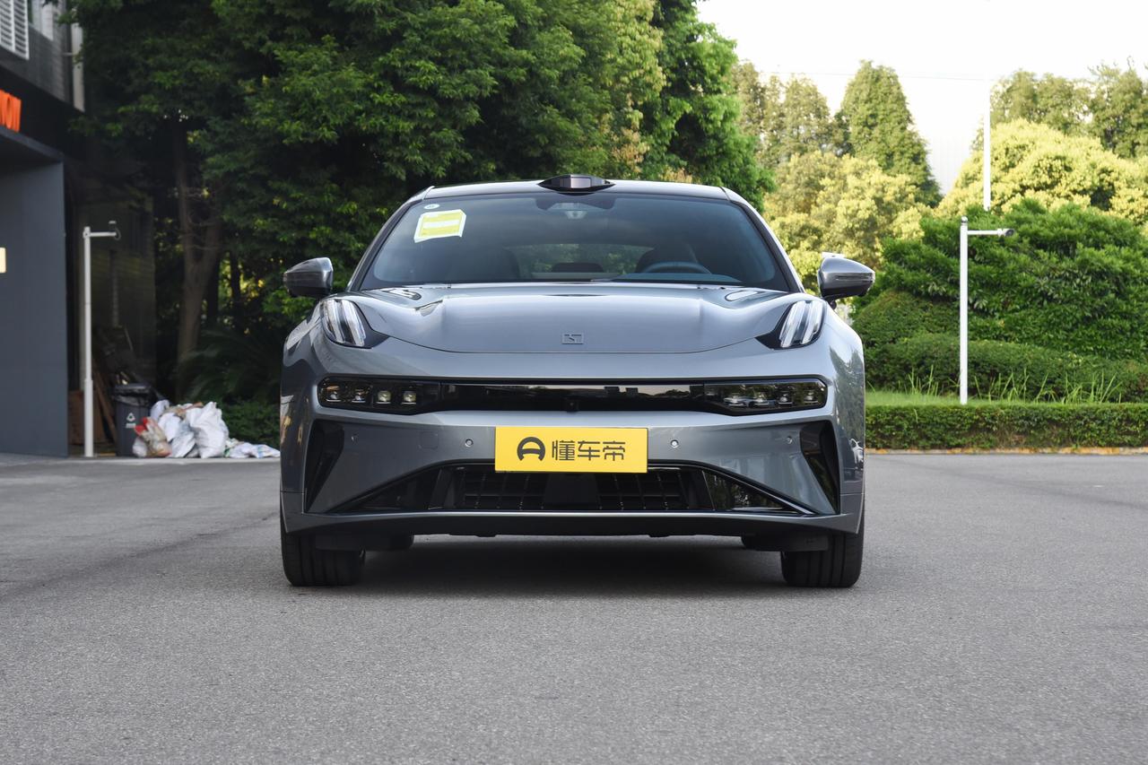 刚在二手平台刷到一辆2024款极氪001四驱版，表显1.2万公里，电池健康94.