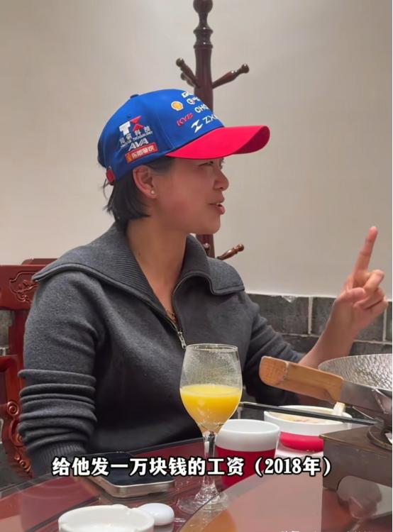 知道张雪创业很难，但没想到这么难！
张雪老婆晒出一张借款账单，从2014年开始，