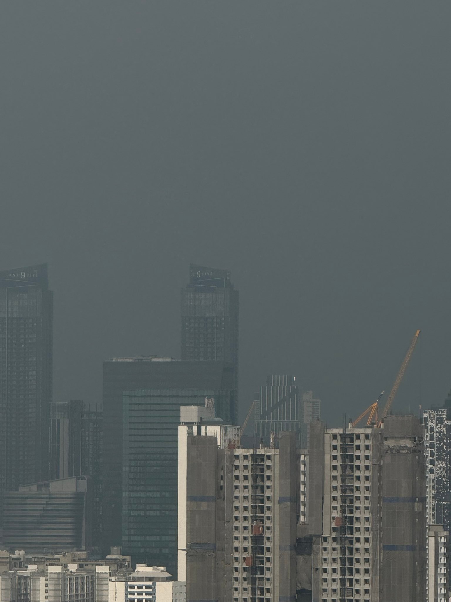 帕：暴风雨吗？还是灰尘 