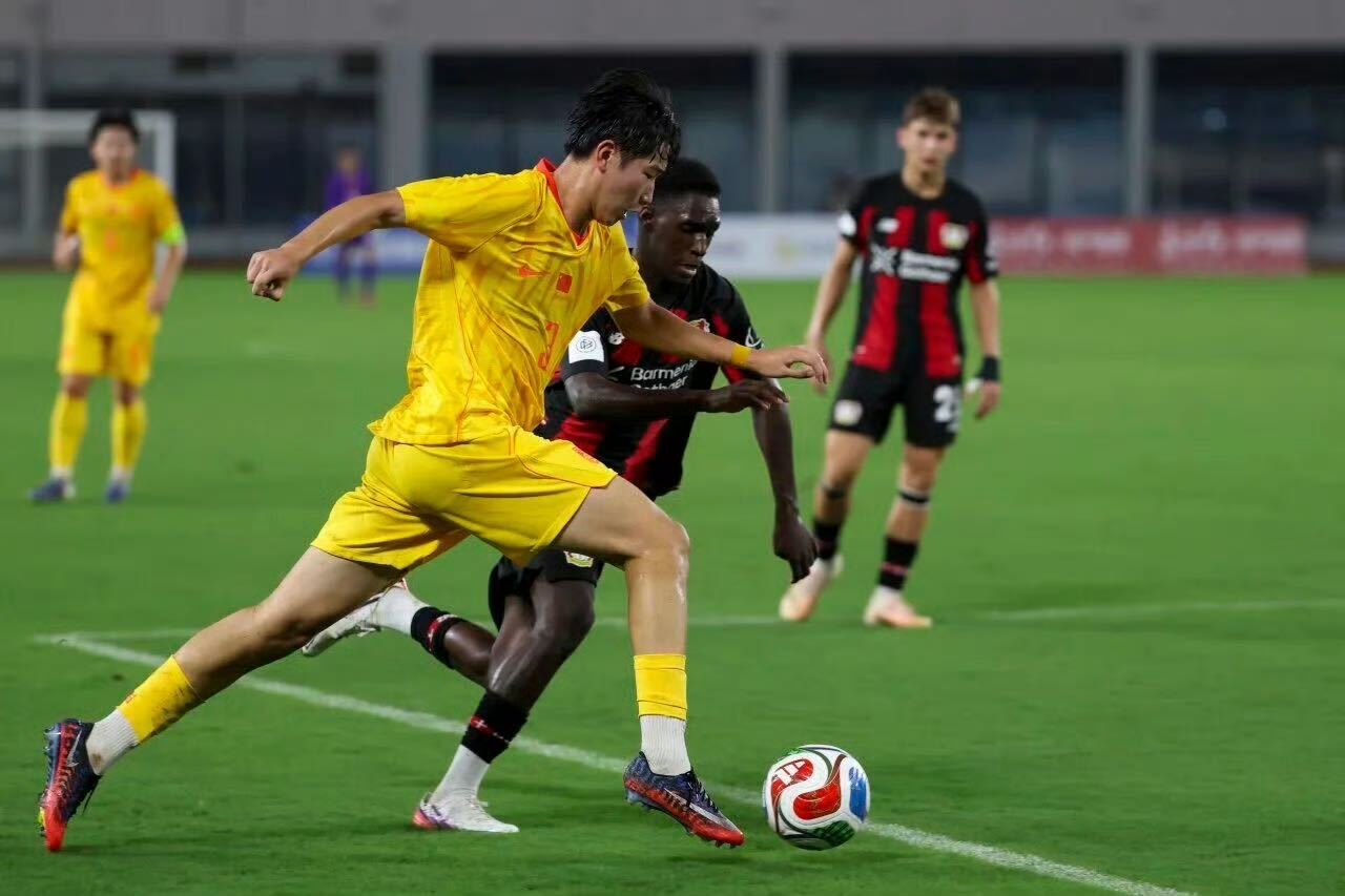 上海明日之星冠军杯 北京时间8月6日晚，U17国足在上海明日之星冠军杯小组赛末轮