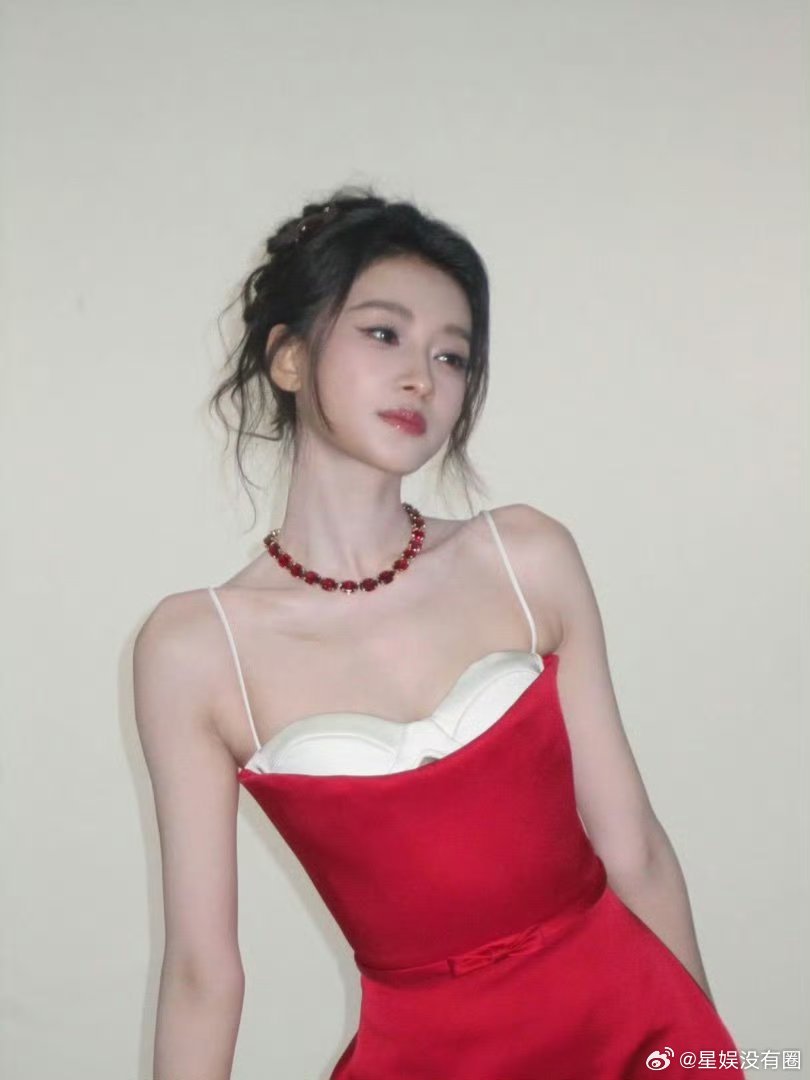 孙怡和白鹿这造型服装好像啊可能只是偶然吧，不然为啥不避嫌诶 