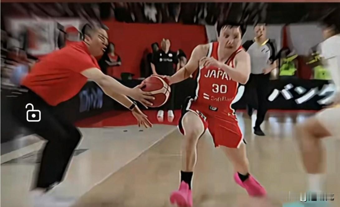 郭士强才是逆转战胜日本队第一功臣！
郭士强言传身教，在赵睿面前展示最干脆利索的抢