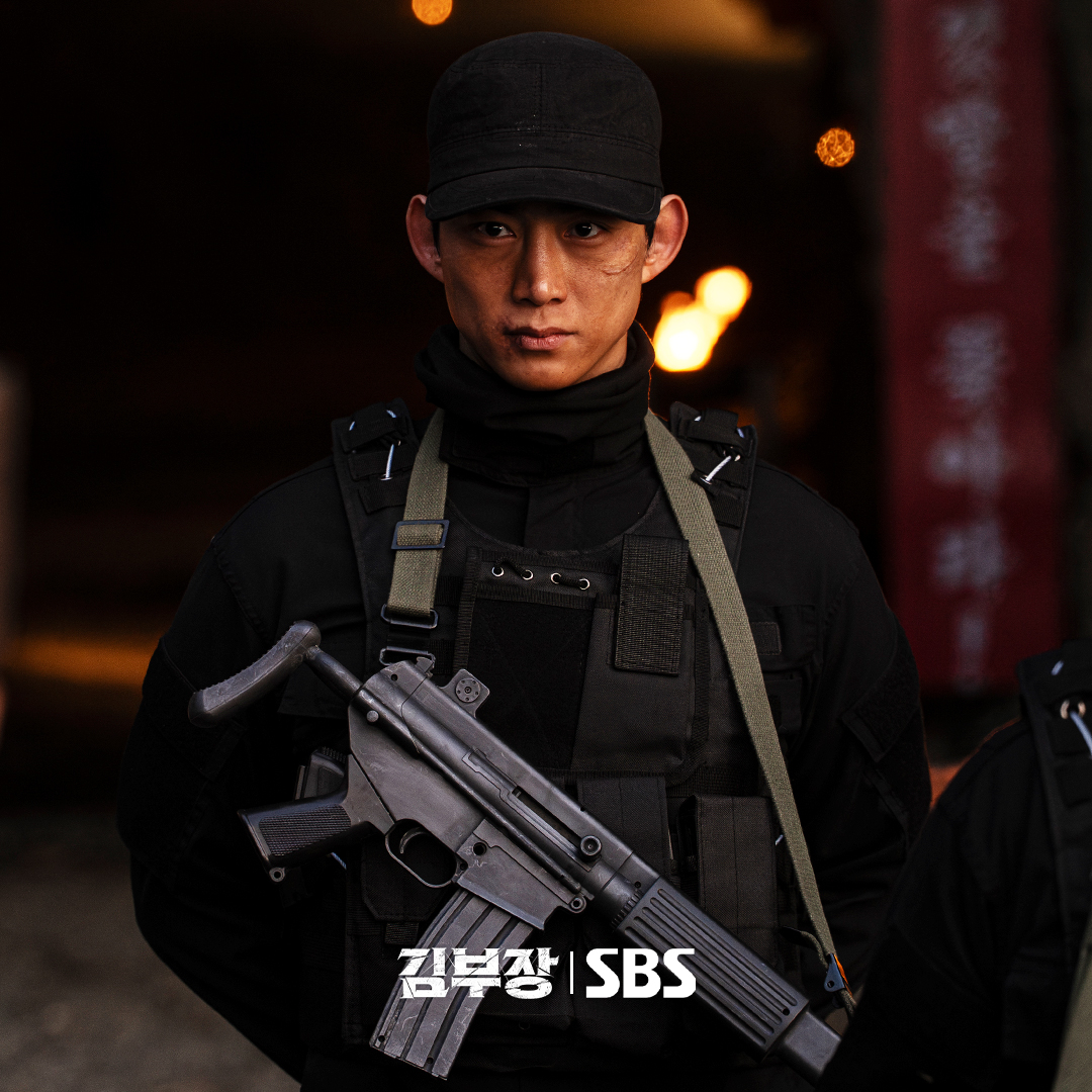 苏志燮 51K旗下演员 玉泽演 客串出演《金部长》，SBS更新玉泽演剧照配文：金