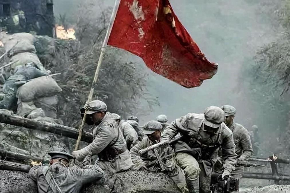 1936年，战士李文安打光了子弹，结果敌人的两个骑兵挥舞着马刀冲了过来，来不及上