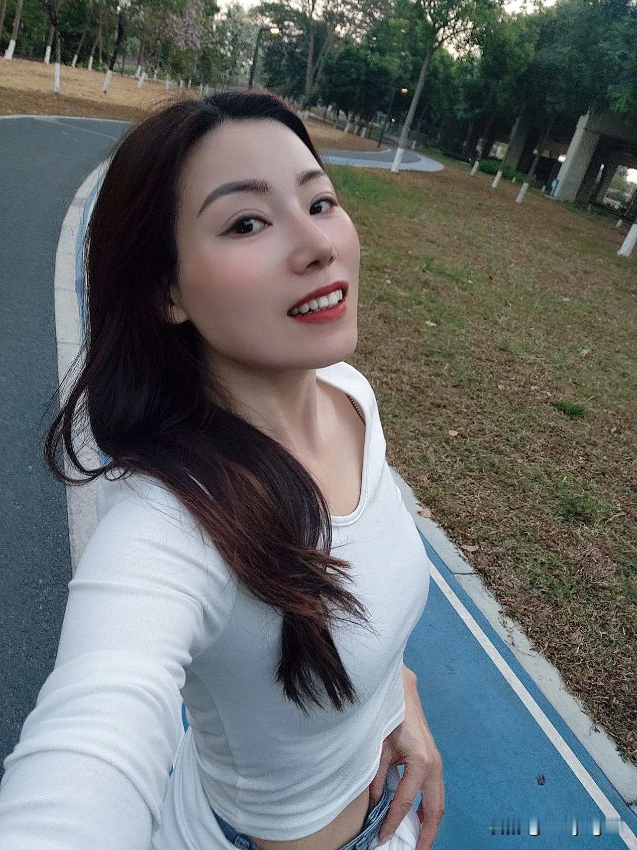 清醒自知，自律成瘾，爱自己才是终身浪漫的开始爱自己最有魅力 爱自己终身受益