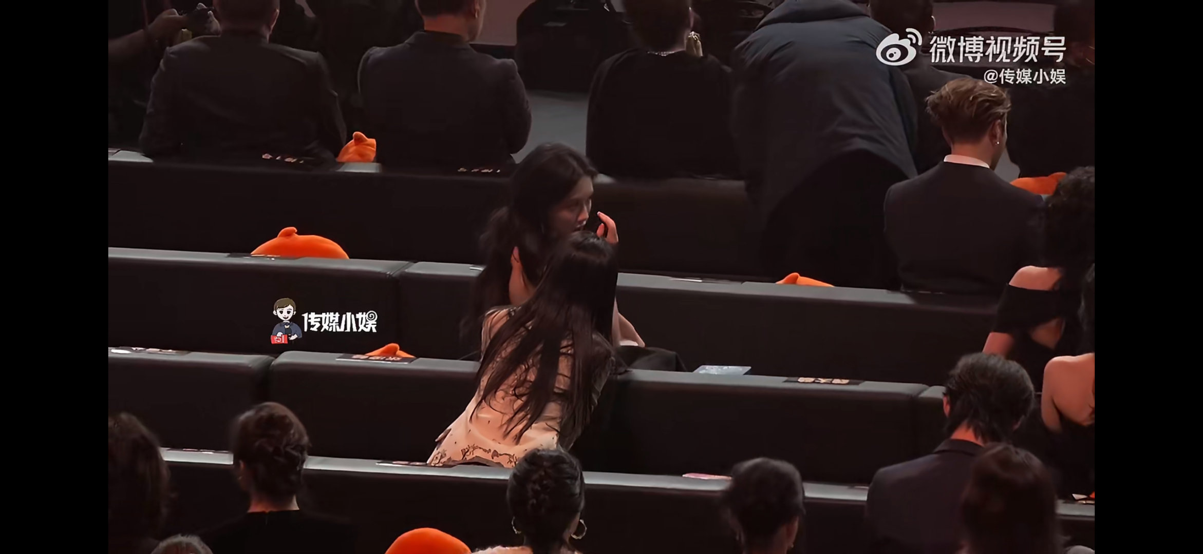 孟子义周也到底聊了多少八卦 谁的DNA动了！这俩人聊八卦的样子和我跟闺蜜过年唠嗑