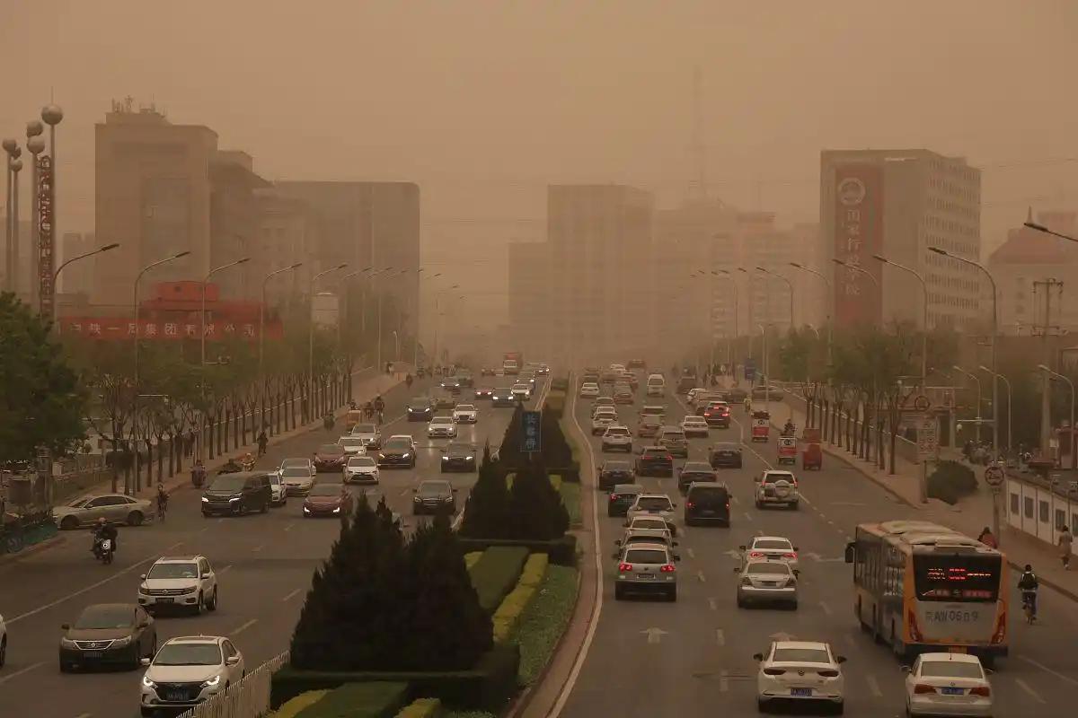 北京每次沙尘暴，都让人想起《飞天》这首老歌！

相比以前，现在北京的沙尘暴要少多