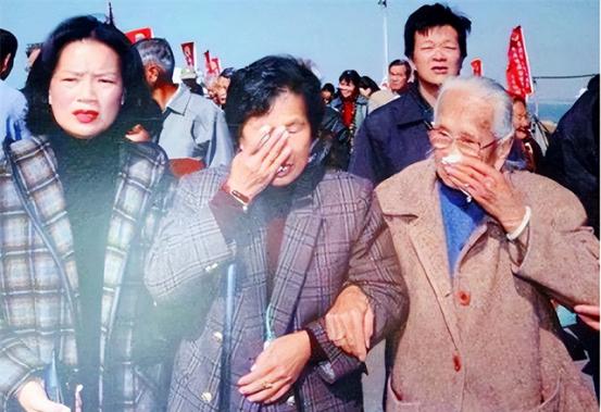 1949年，施宫存夫妇收到命令逃往台湾，将只有3个月大的儿子留在了大陆。

那只