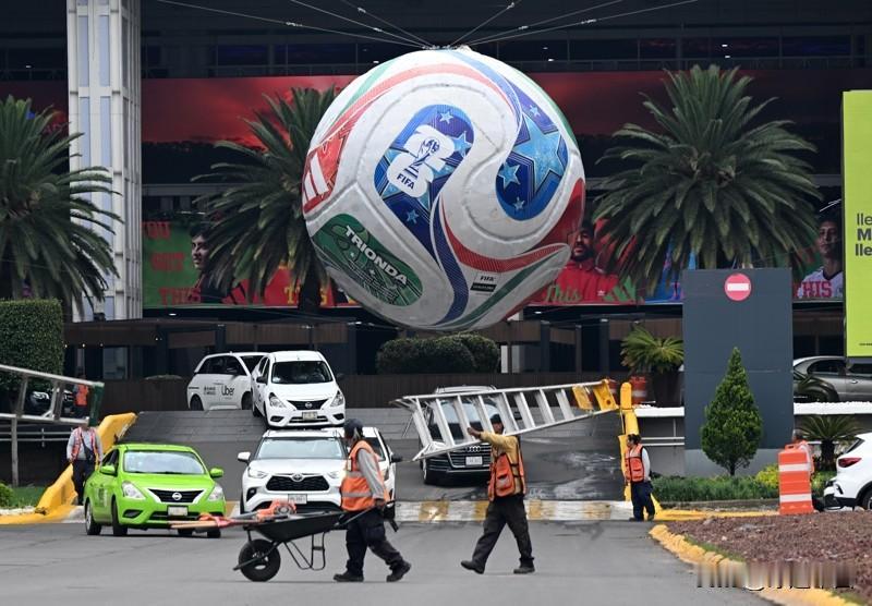 48队“注水世界杯”遭狂喷：观众或降6亿，FIFA急了
 
2026美加墨世界杯