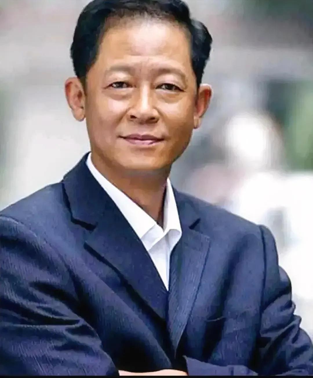王志文有句话，说得很透：
“夫妻之间，就两件事儿：
一是性生活，二是金钱。”
