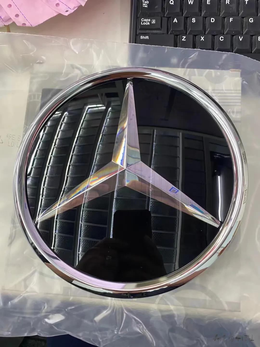 论挣钱还得是德国人
奔驰大标，4Ｓ原厂价格2928
把什么是品牌价值给体现的淋漓