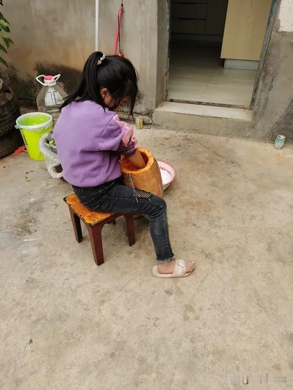 这就是养女儿的无奈！

这位小棉袄的父亲喊话未来的亲家:家里有儿子的朋友们，如果