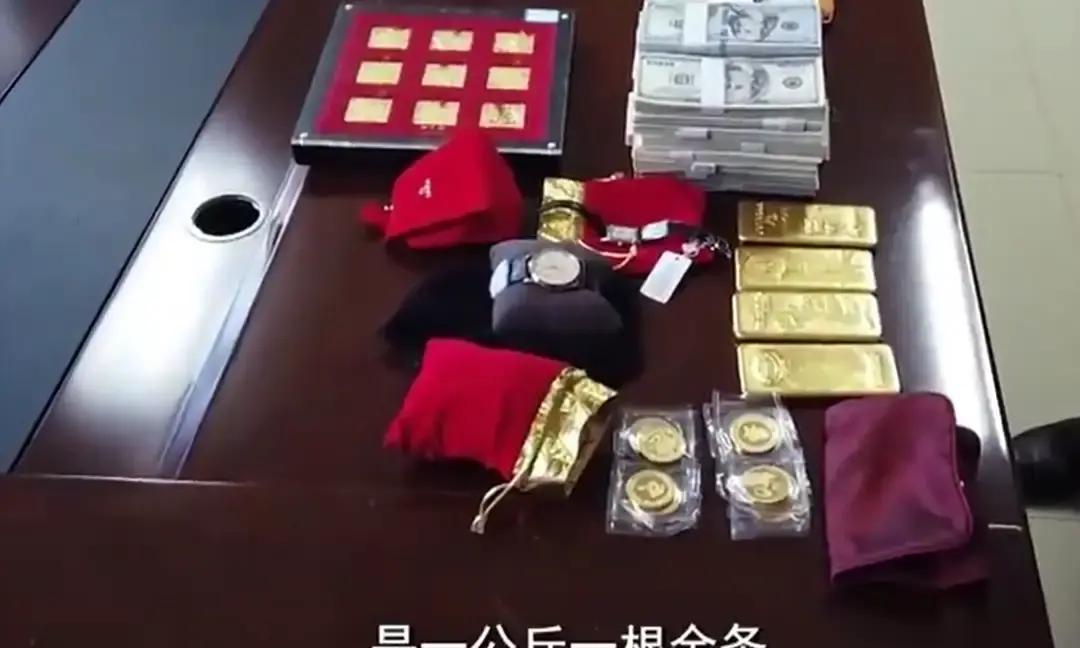 最会装的贪官！2019年，青海银行行长王丽被抓后，指着豪宅中的一个房间，当警察推
