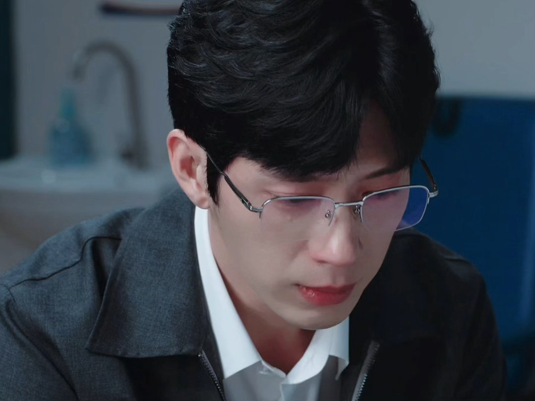 婚我来离井柏然你别哭了 江寒声你这个婚到底想不想离啊？提的时候哭得稀里哗啦，提完