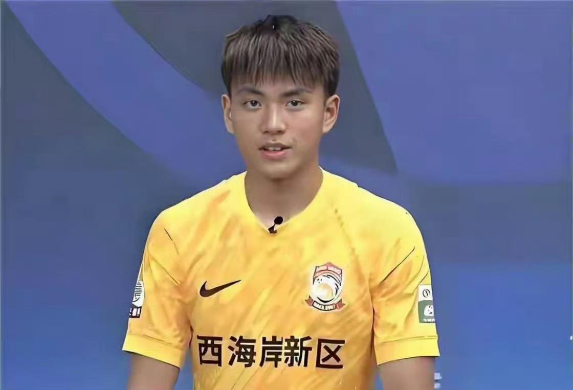 ⚽ 21岁国足新星李昊！187cm门神+西班牙语buff，女友颜值逆天，偶像是王