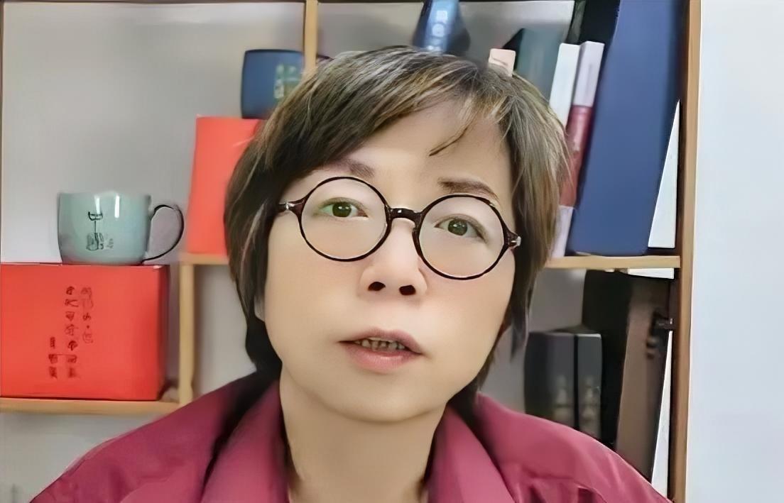 8月11日朝野协商总预算，韩国瑜当场发飙了。
因为国民党团总召傅崐萁连续多次缺席