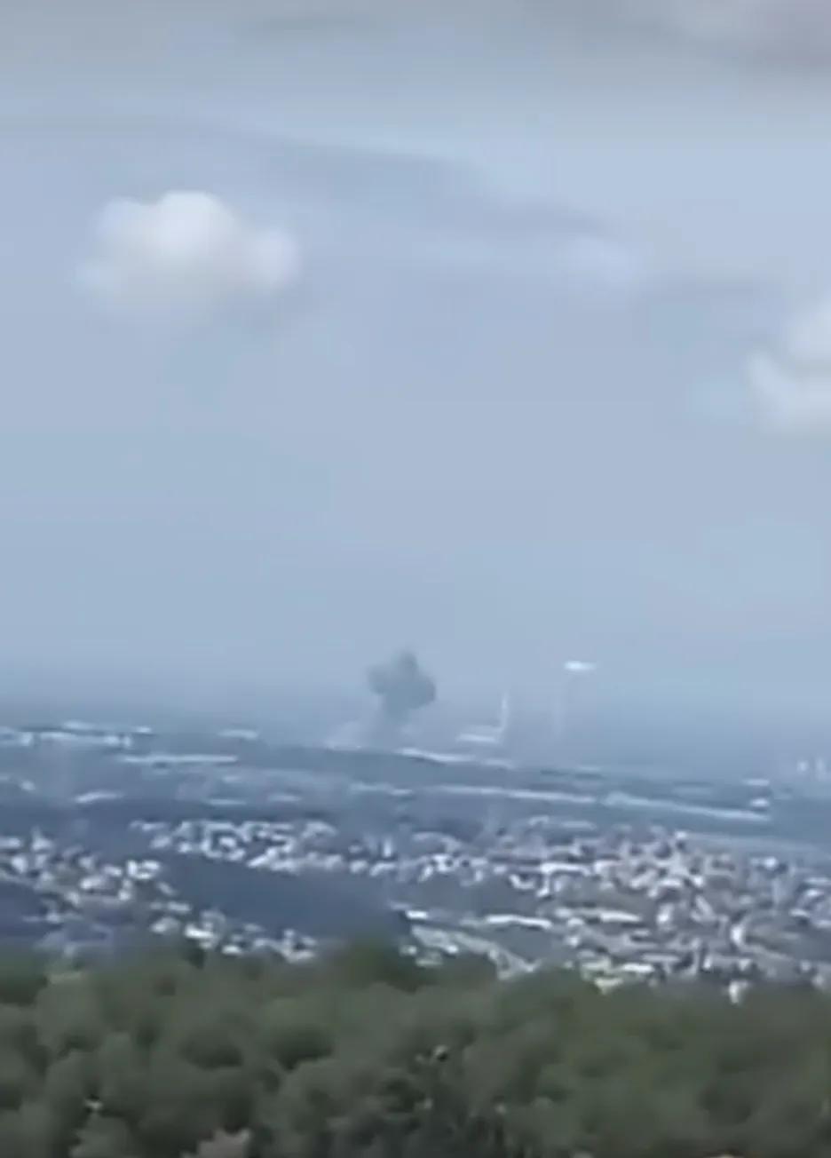 伊朗导弹袭击了以色列哈代拉的一座发电站，作为以色列袭击伊朗基础设施的报复。据以色