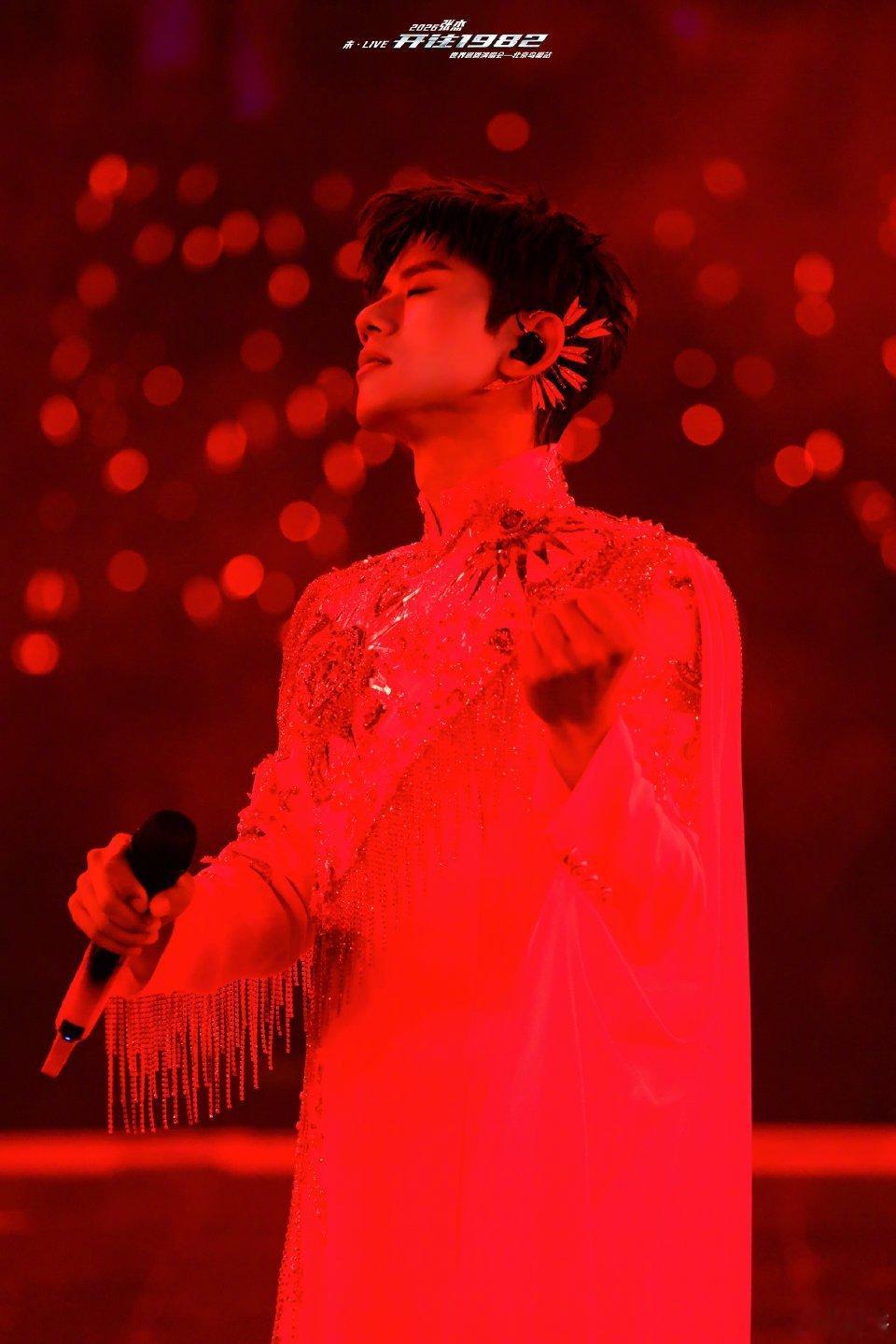 张杰在张杰演唱会上看张杰谁懂啊!今晚鸟巢藏着双倍惊喜✨ 配音圈大神张杰现身张杰演