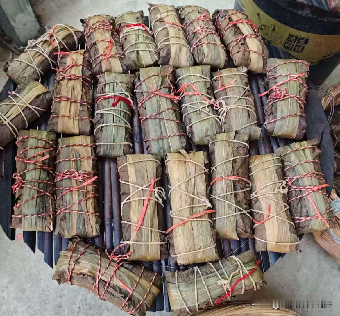 一方水土养一方人。不论走到天南海北，都忘不了老家的吃食，端午节回家，从小吃到大的