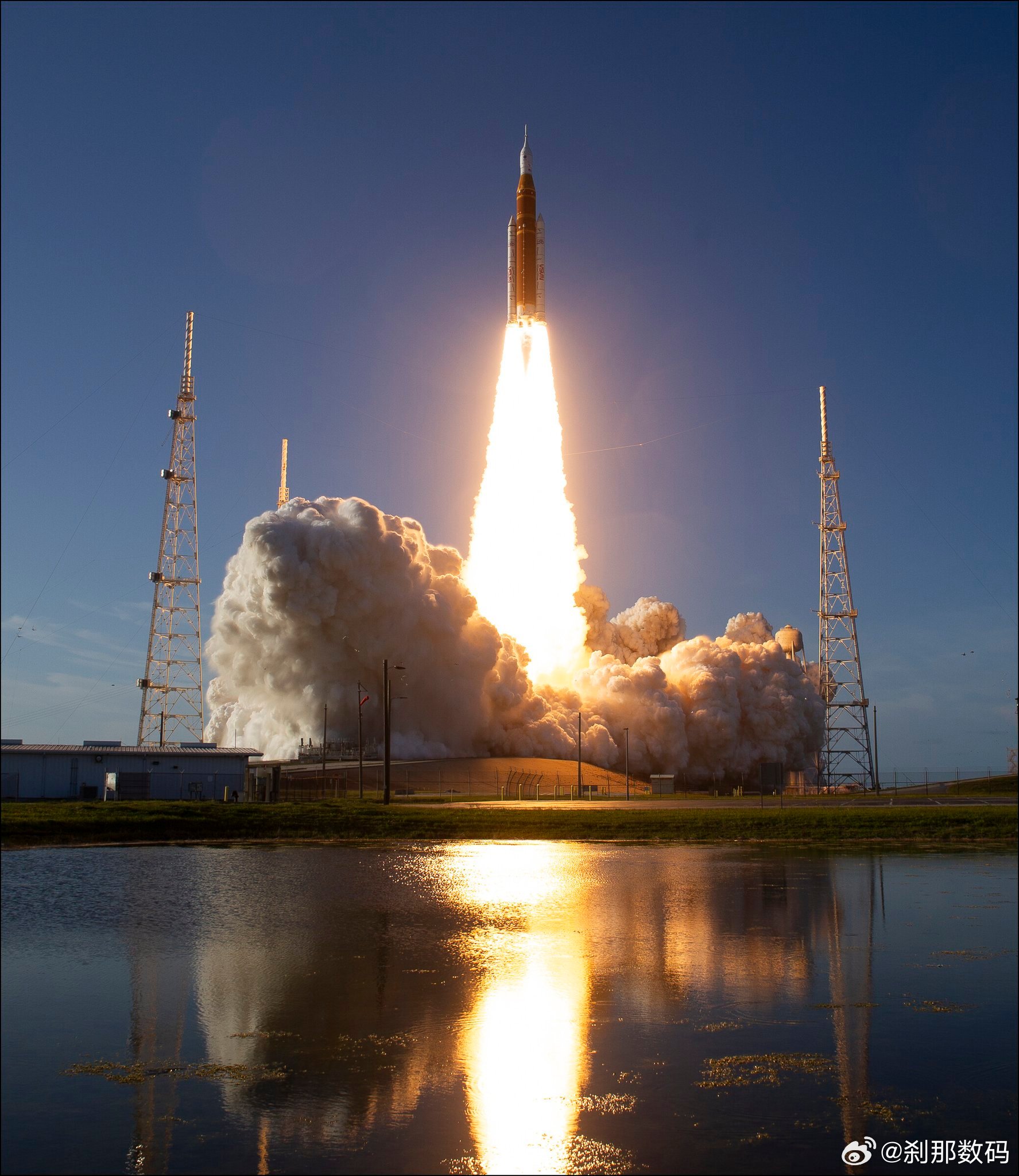 这次 NASA 绕月飞行，看看有哪些民用电子设备在飞船里：宇航员自己的 iPho