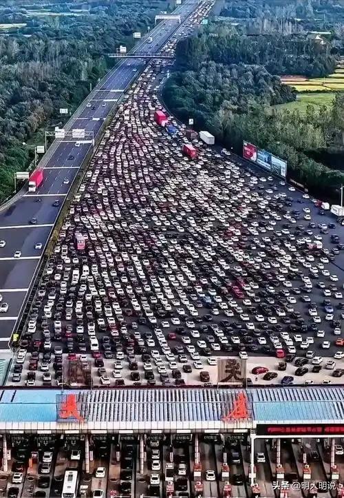 高速公路“幽灵堵车”：是什么、为什么、怎么彻底避开
 
又到了中秋国庆的时间段了