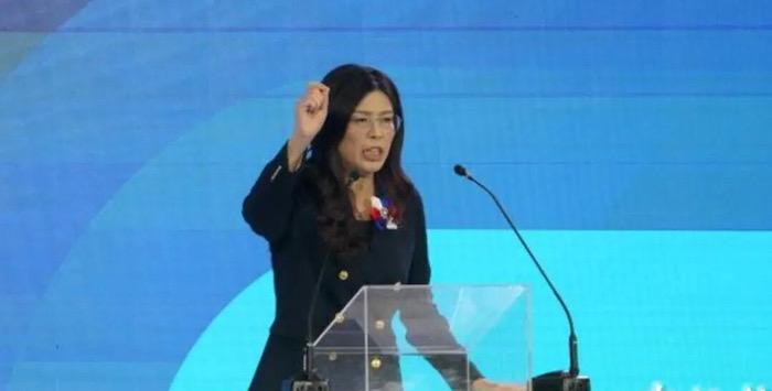 激情四射的就职演讲，其犀利的语言，犹如一篇讨伐民进党的檄文，更象一把利刃刺向民进