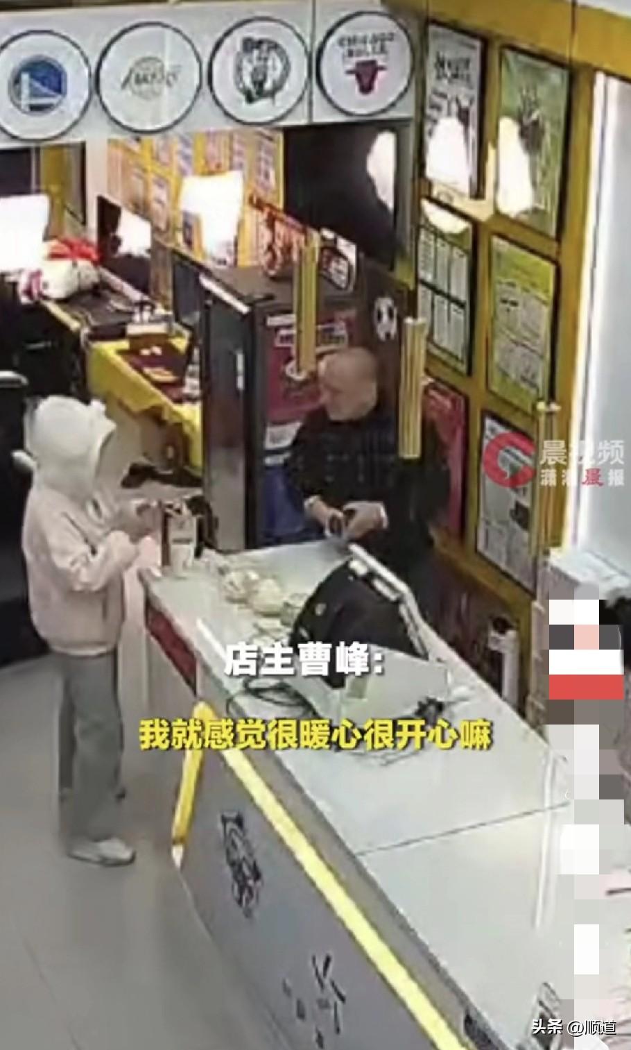 这样的女孩子运气不会太差，因为她是为数不多的一个好女孩儿。
1月初，福建福州一个