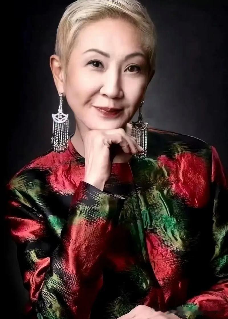 真正的独立女性，熠熠生辉！