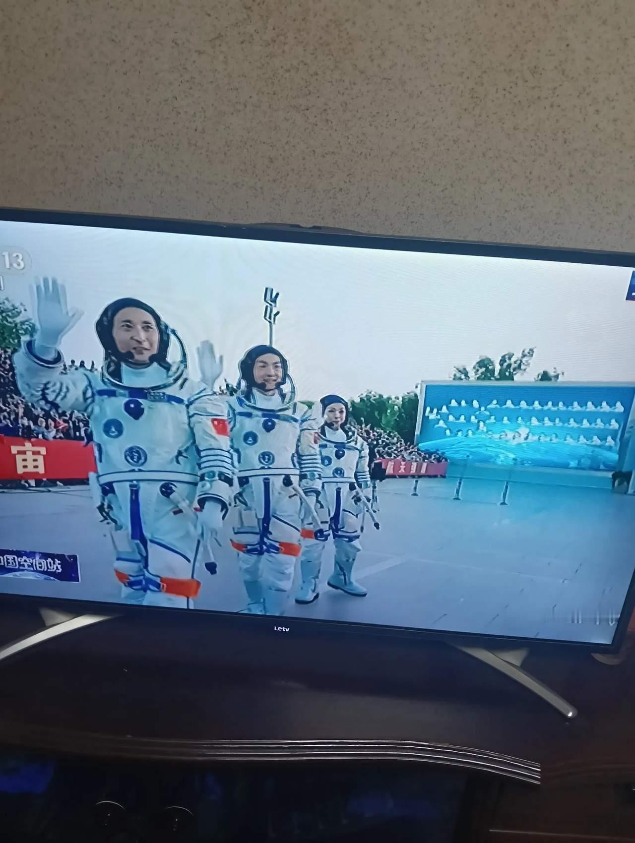 神舟二十三号三位航天员奔赴浩瀚太空，此行身负重任！他们将开展多项前沿空间科学实验