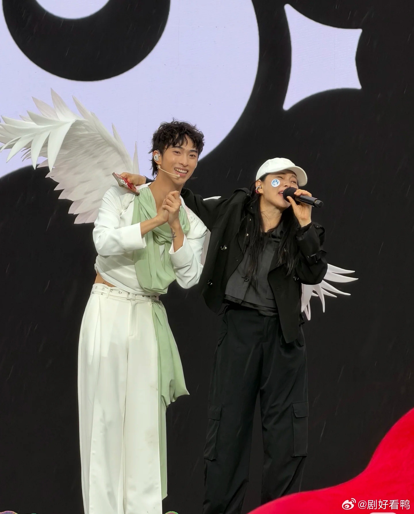 伊能静回应恩利综艺首秀伊能静的小作文看哭我 每个字都透着妈妈的爱，恩利真的好幸福