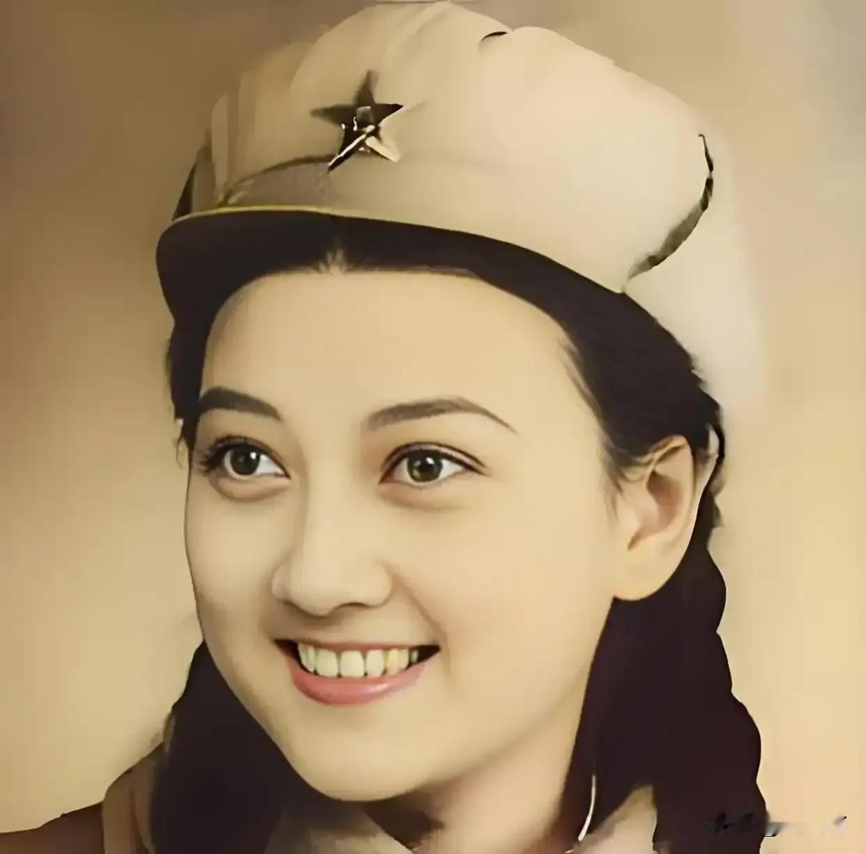 你们信吗？她父亲是国民党少将，而她却是新中国少将。
岁数大一点的应该都知道她叫王