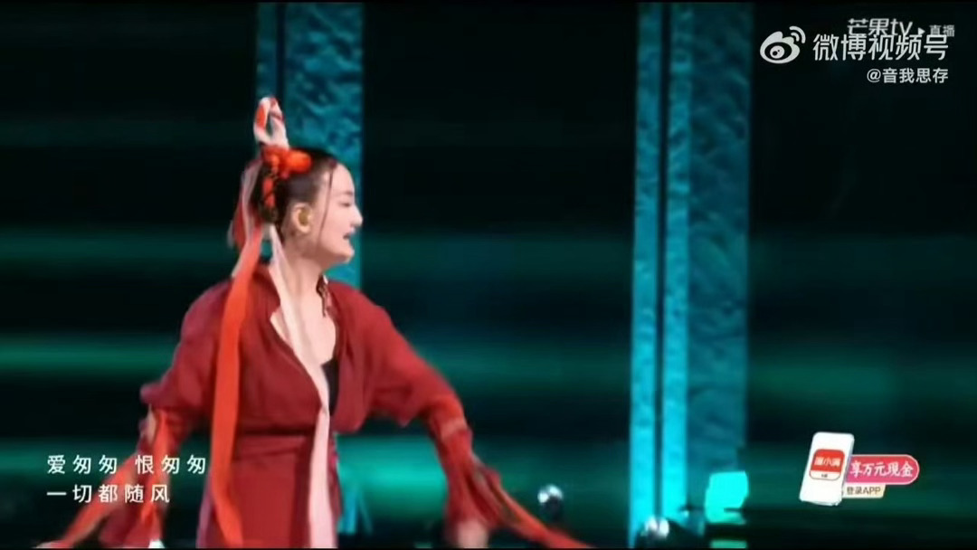 者来女唱完下来打了二十多辆车者来女初舞台一首《刀剑如梦》尽显实力，歌声沉稳有力量