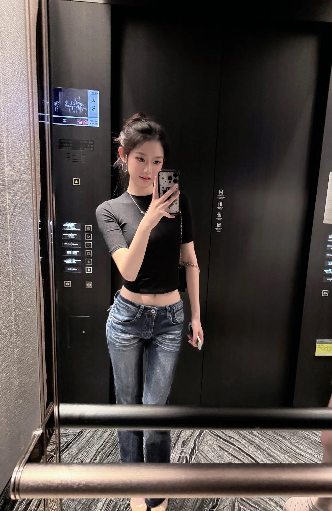 再美十年也才27
重庆尼依格罗酒店 灯光很出片[飞吻]尼依格罗 09 高跟鞋穿搭