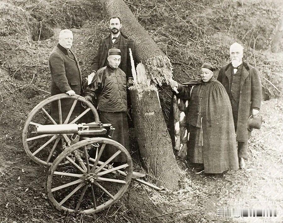 历史老照片：英国军火商接待清廷使节

1896年，大清国驻英公使龚照瑗，在英国军