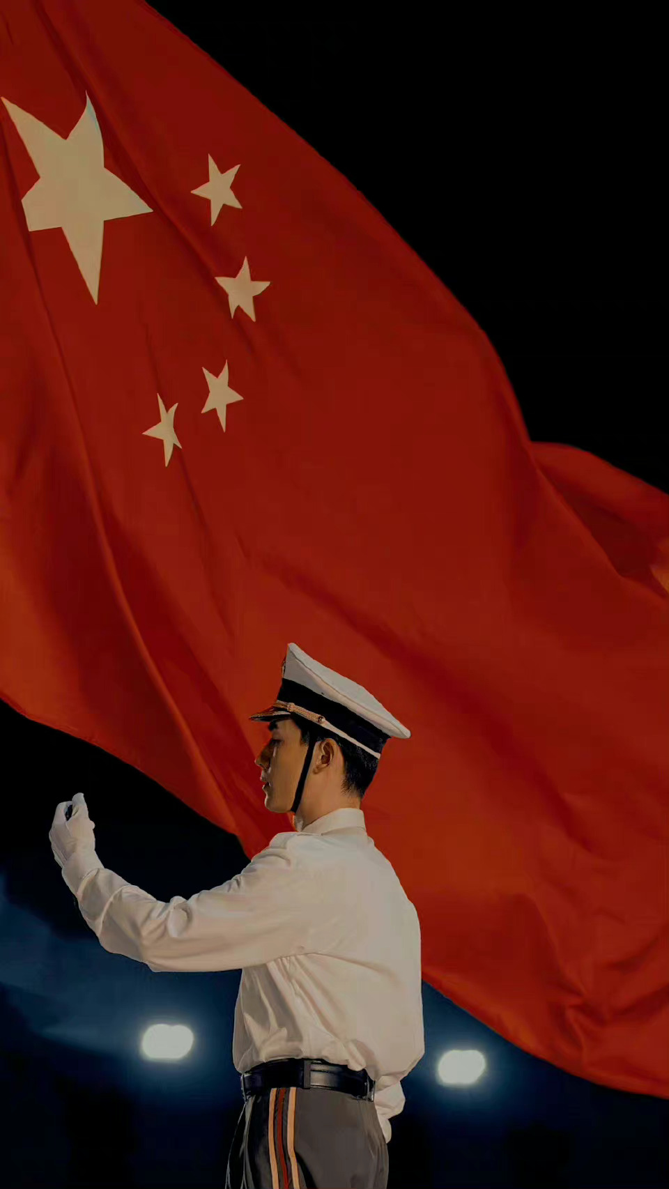 又是拿出这几张正能量神图的时候了第三张是我最近特别喜欢的，站在太行山之巅，与天地