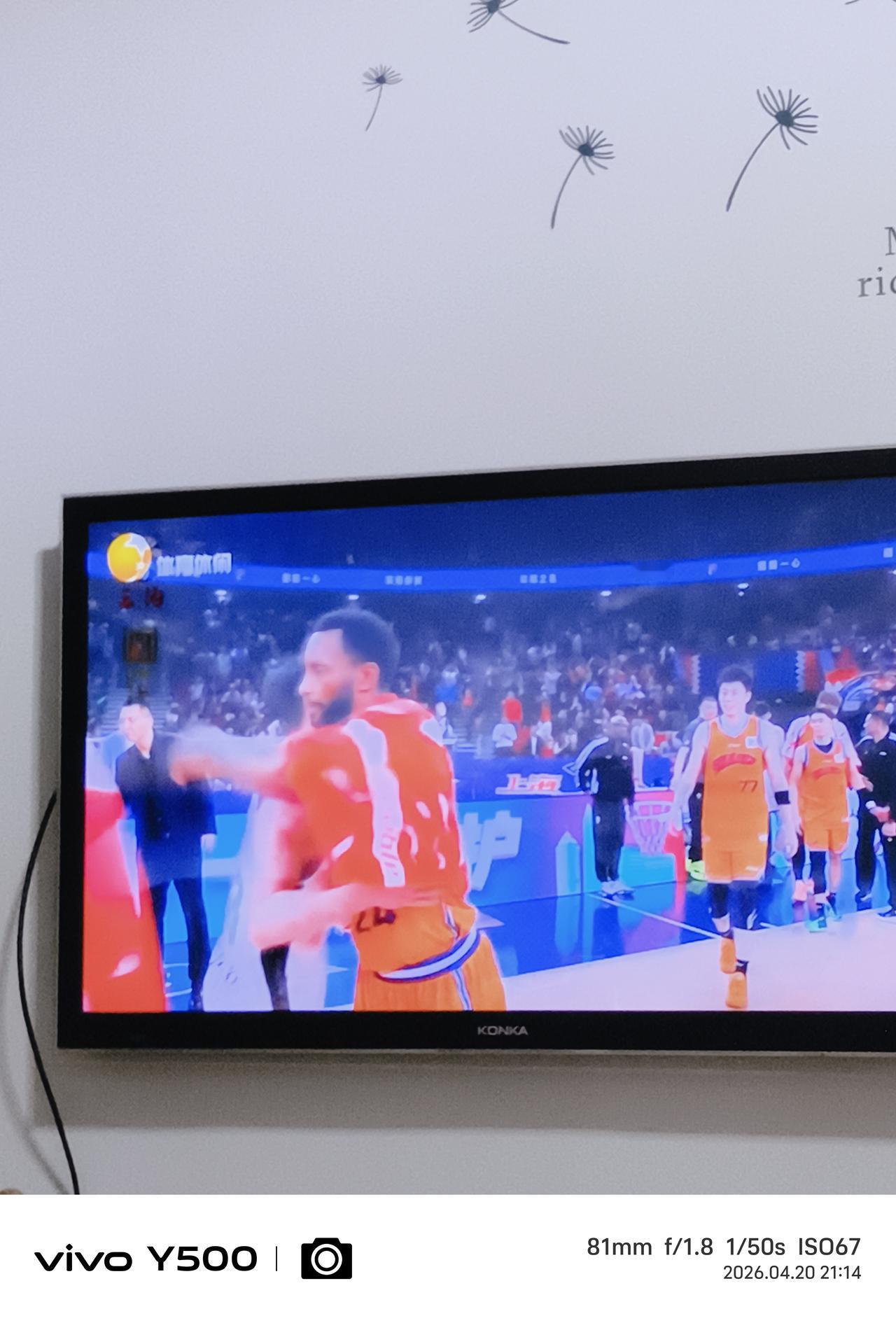 CBA第41轮上海久事迎战辽宁本钢队114：80比分不出意外。
      老将