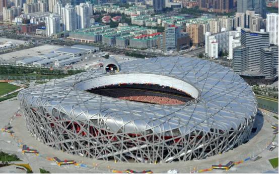 凭啥要拆鸟巢？！花34亿建在京城心脏地带，每年砸8000万保养，外媒当年一口咬定