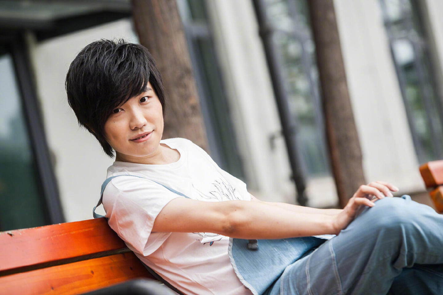 徐良16年前就长这样 小时候听着徐良的歌长大，如今再看他，竟和16年前一模一样，