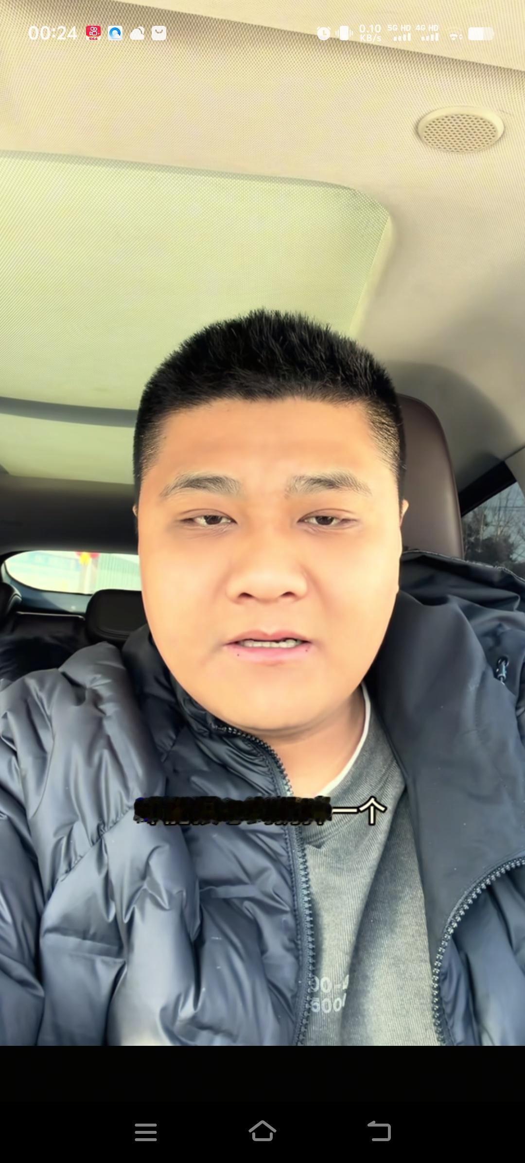 朱进的内心满是不甘。昨天，朱进发布视频表示，那天是他养父的忌日，养父已经离世六年