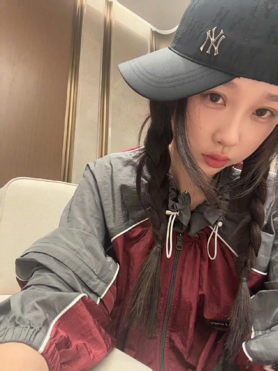 虞书欣[超话]  虞书欣Hi6录制出发  你好星期六 虞书欣的出发look好赞啊