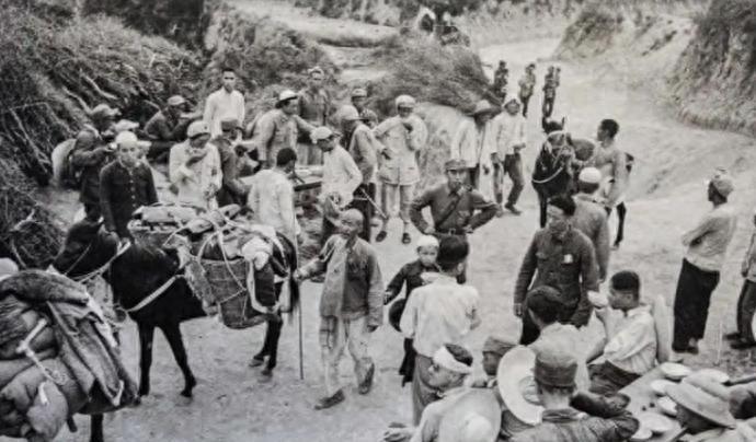 1937年黄克功残忍杀害女学生，行刑前一人赶到：毛主席派我来送信

“快看布告栏