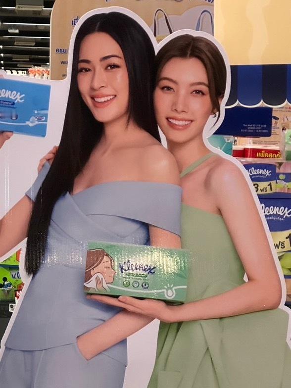 好般配 又把广告拍成情侣写真了 ​​​