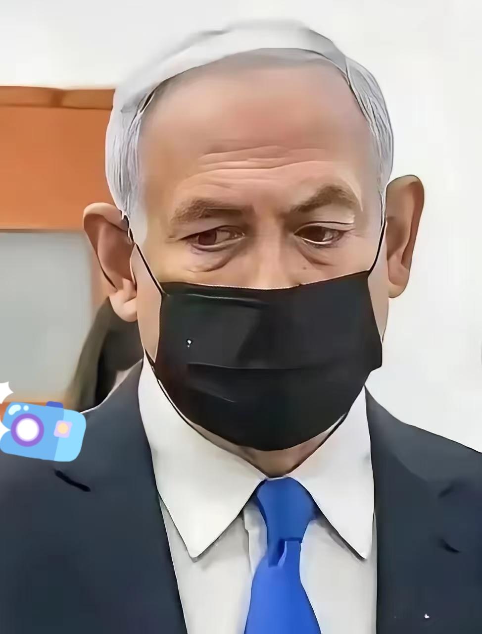 这一幕，终究还是落槌了。
内塔尼亚胡，这位在政坛翻云覆雨几十载的硬汉，今天成了以