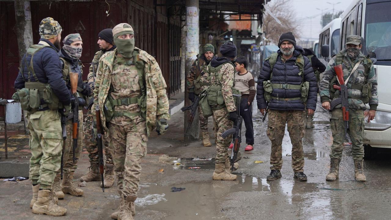 叙利亚政府军在与库尔德主导的武装力量交战后夺取油气田