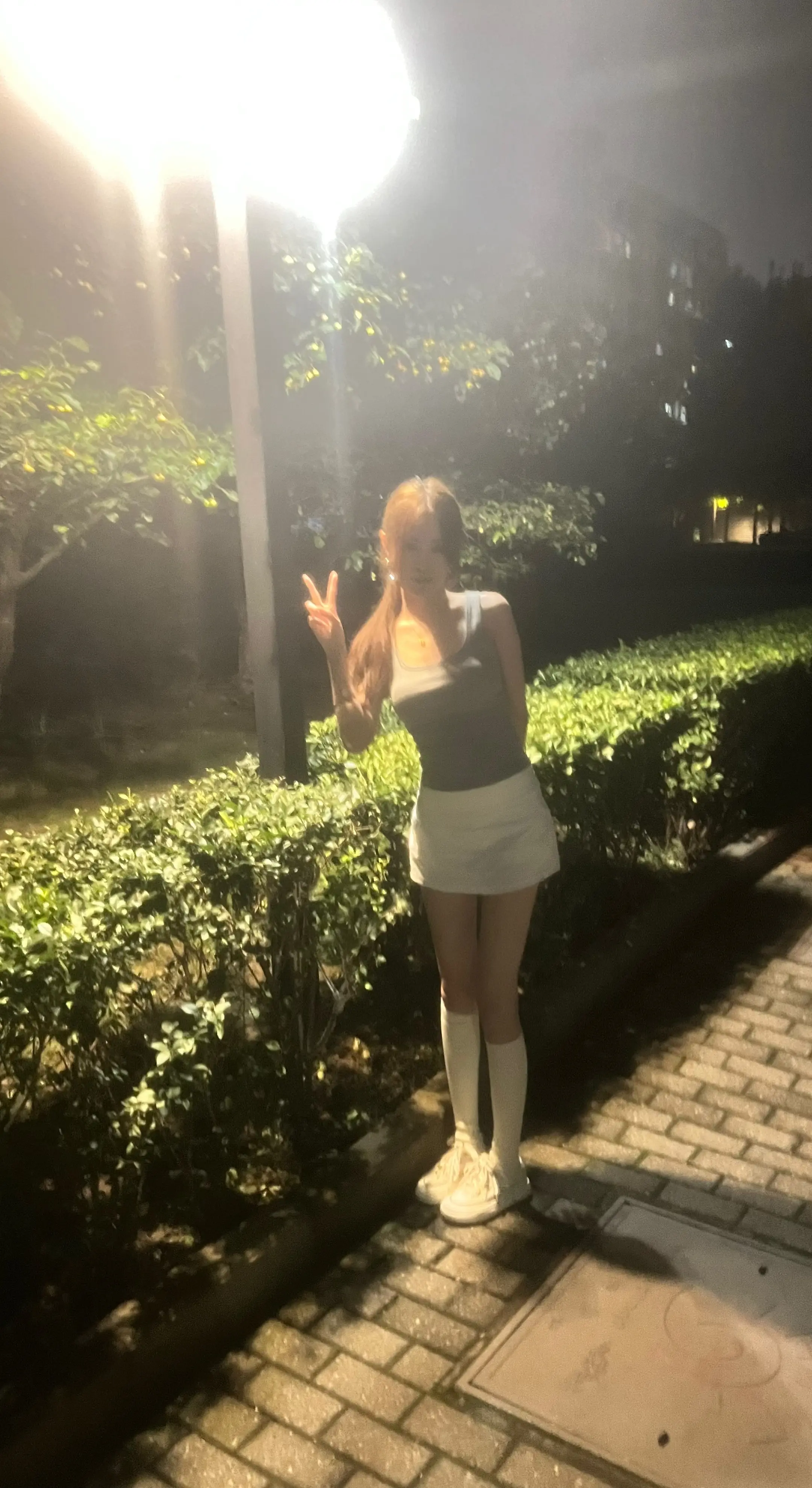 二哥赚点钱不够刮大白的 一天画画画的。